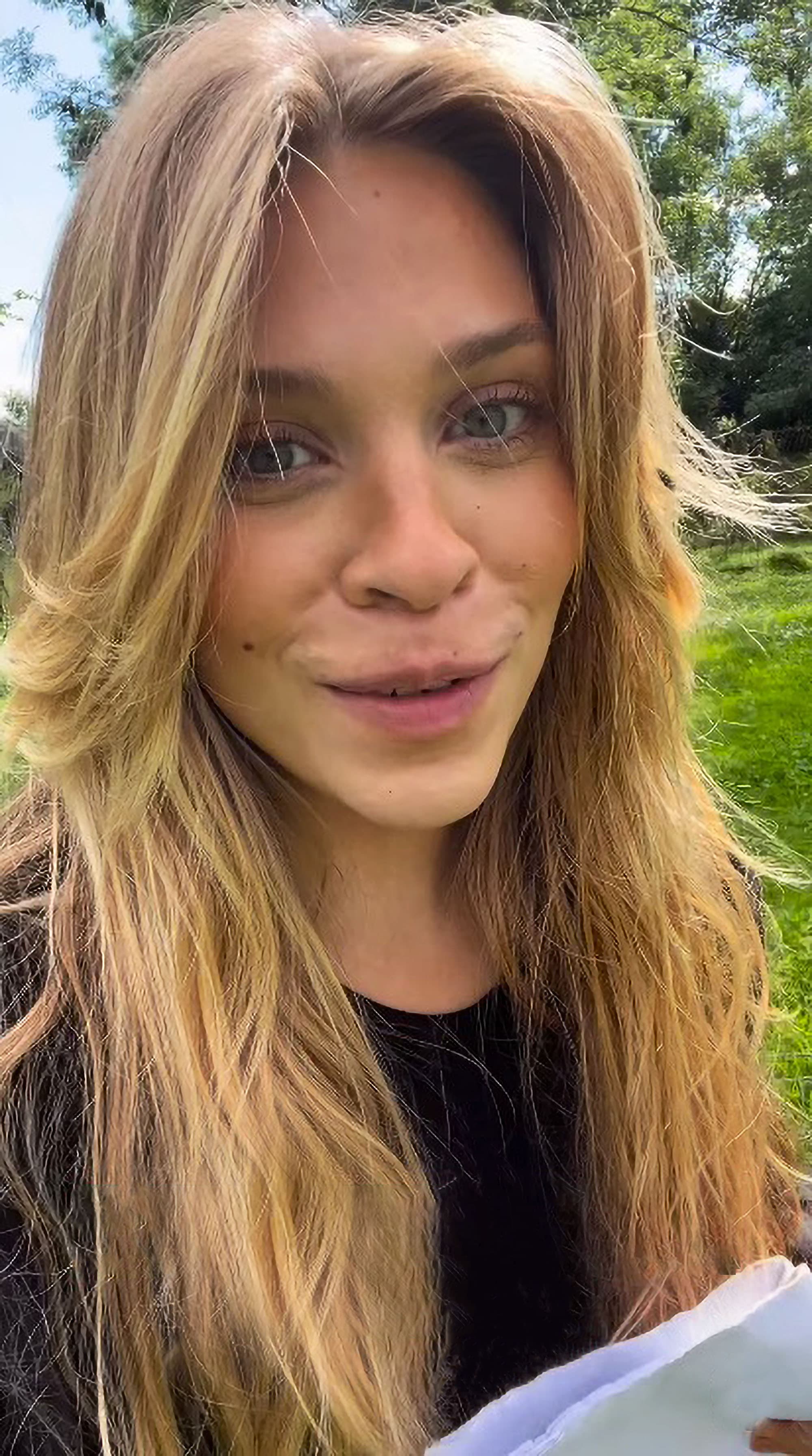 Image shows climate activist Anja Windl from Bavaria, Germany, feeding a detention order to a donkey. The blonde posted the video on her Instagram profile. Note: Photo is a screenshot from a video. (Newsflash)