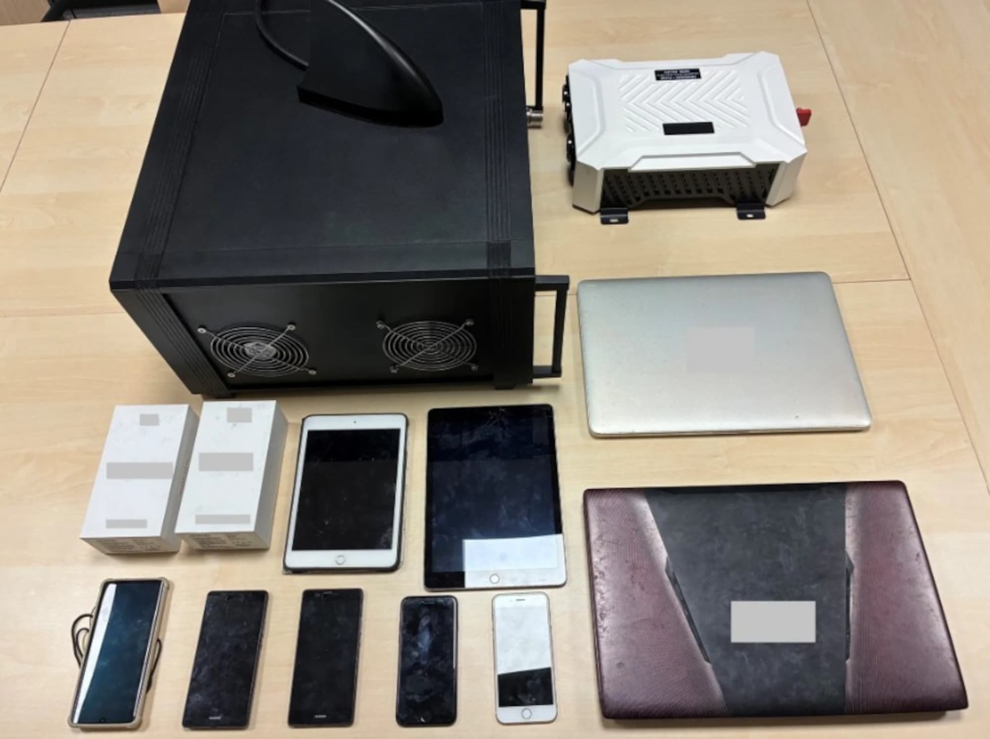 Picture shows devices seized from a man in Vienna, Austria, undated. A 32-year-old man was arrested with devices that are used to obtain data with phishing.
Note: Police photo. (LPD Wien, Newsflash/NX)
